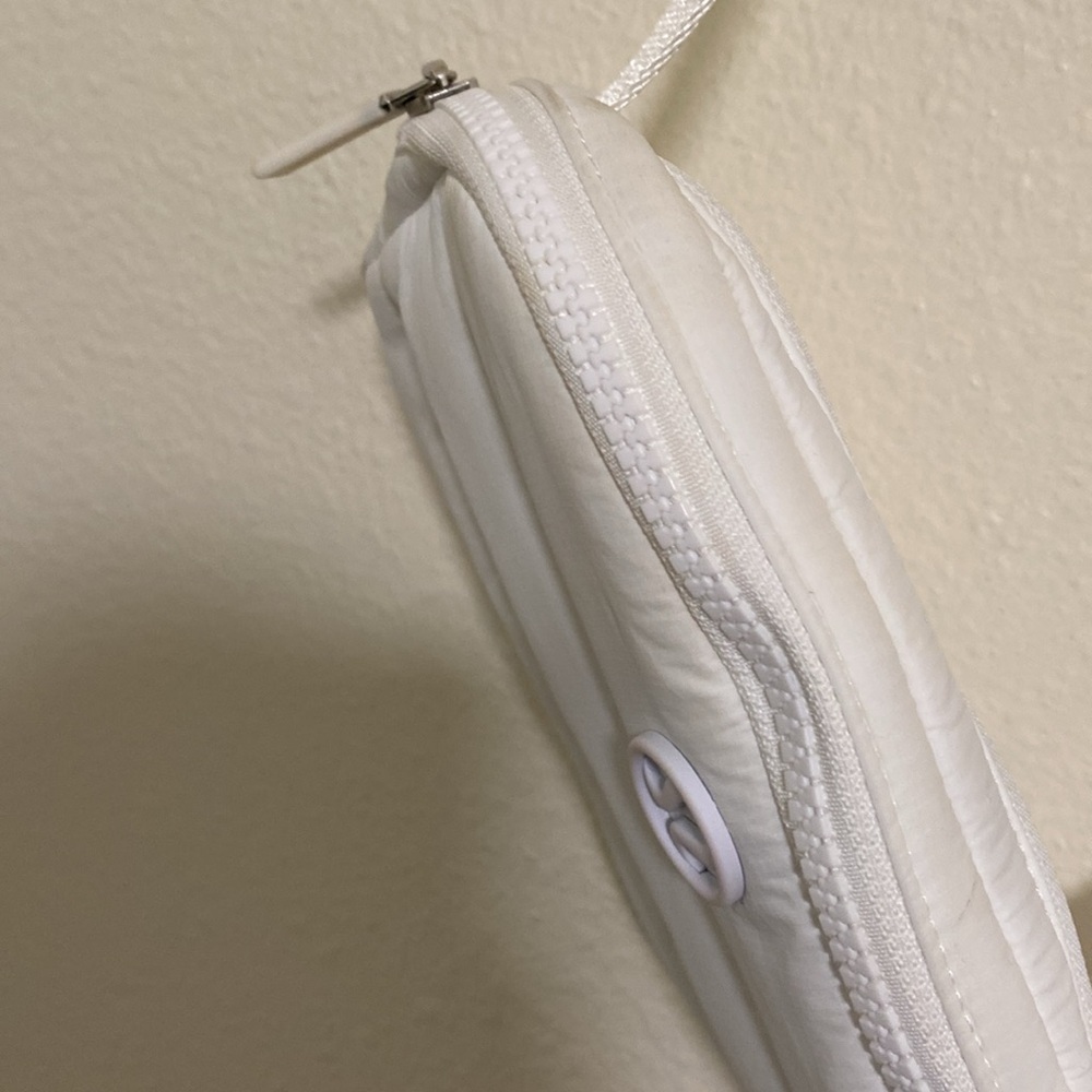 Lululemon White Wunder Puff 1L Fanny Pack Belt Bag Adjustable Strap - Picture 5 of 9